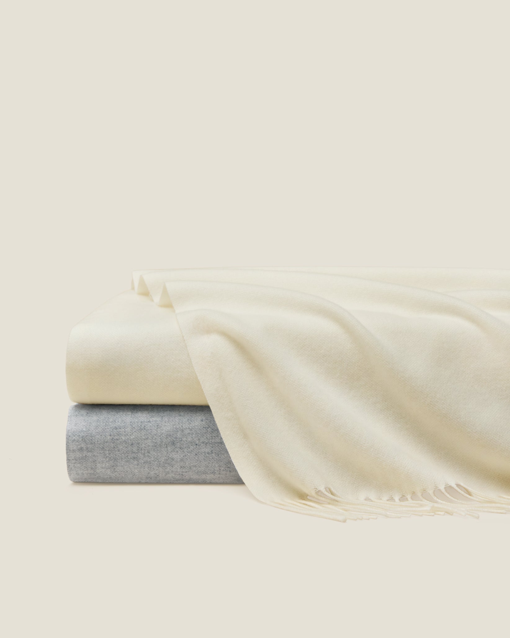 PRATESI_ECOMM_SPRING25_MISURINA_THROW_BOTH-COLORS_COMP-STACK_v2_1